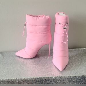 New Steve Madden pink boots Size 8